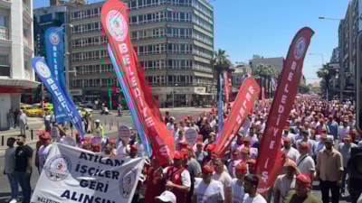 İzmir'de belediyenin işten çıkardığı çalışanlar için eylem düzenlendi