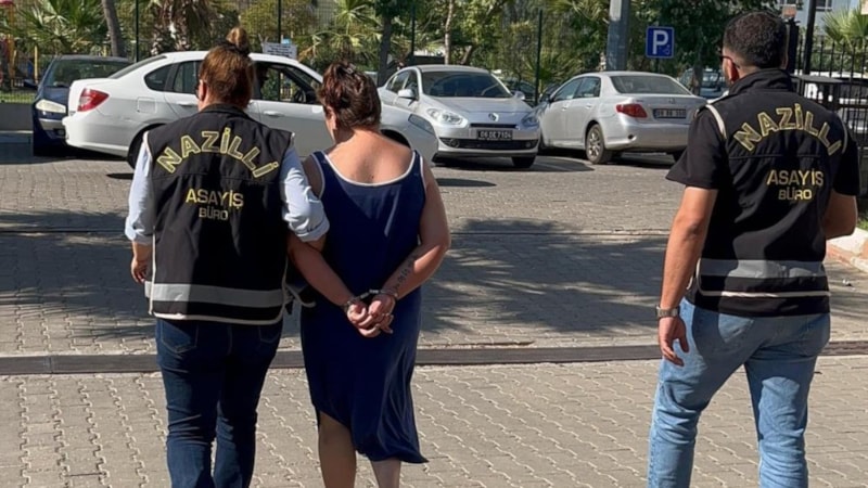 Aydın'da çocuk baktığı evden 95 bin TL'lik altın çaldı