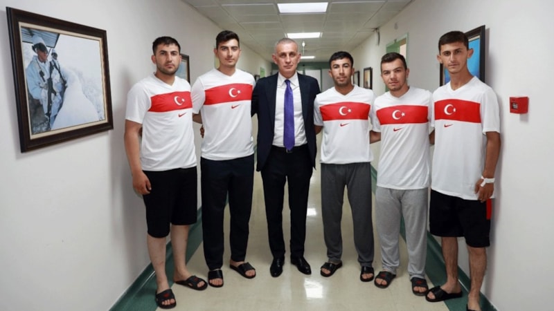 TFF Başkanı Hacıosmanoğlu'dan tedavi gören askerlere ziyaret