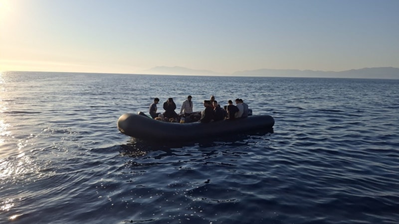 Çanakkale'de 23 kaçak göçmen kurtarıldı