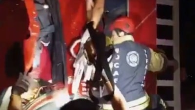 Kocaeli'de tır, tıra çarptı