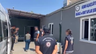 Denizli'de Kamerunlu göçmen kaçakçısına suçüstü