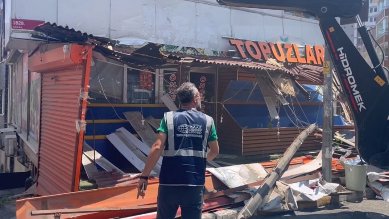 İstanbul'da bıçaklı kavgaya neden olan market reyonu yıkıldı