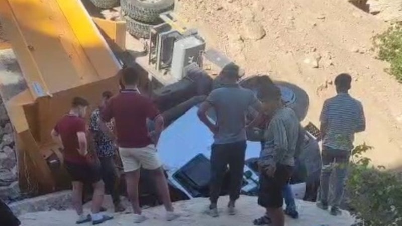 Adıyaman'da kontrolden çıkan kamyon uçuruma düştü