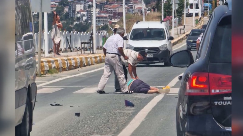 Yalova'da motosiklet, karşıya geçmek isteyen yayaya çarptı: 2 yaralı