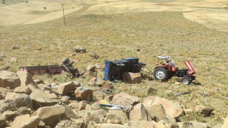 Muş'ta traktör uçuruma yuvarlandı: Yaralılardan birinin durumu ağır