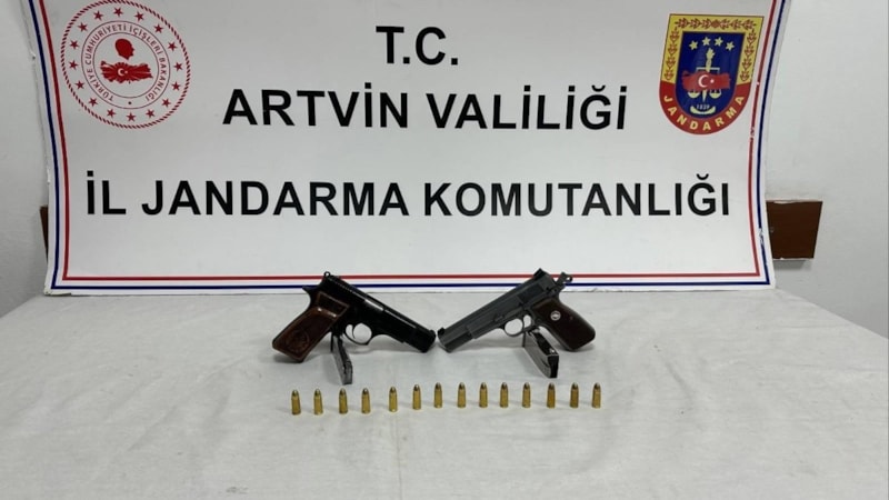 Artvin'de aramalarda ruhsatsız tabanca bulundu