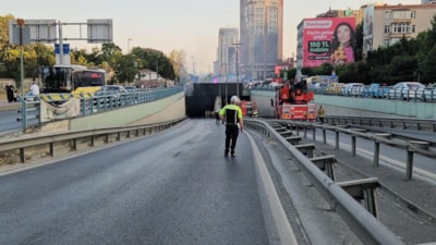 Zincirlikuyu'da seyir halindeki otobüste yangın