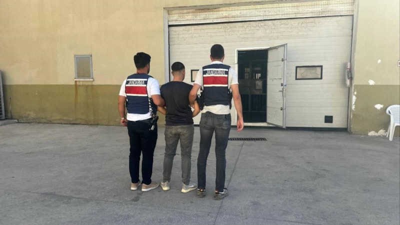 Gaziantep'te kesinleşmiş hapis cezasıyla aranan 2 şahıs enselendi