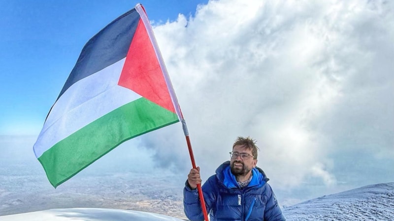 Gazeteci Adem Metan, Filistin için Ağrı Dağı'nın zirvesine tırmandı