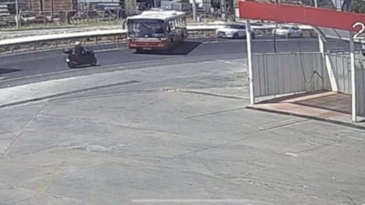 İstanbul'da otobüsle çarpışan motosiklet sürücüsü hayatını kaybetti