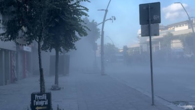 İstanbul'da kontrollü yıkım sırasında ölümden döndüler