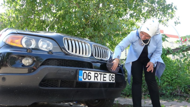 '06 RTE 06' plakalı araç Giresun sokaklarında ilgi odağı oldu