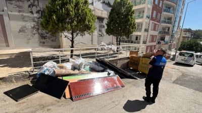 Bilecik'te zabıta çevreye hurda atan şahsı yakaladı: Seyyar satıcı çıktı