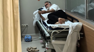 Bursa'da kaldığı çadırda 1,5 metrelik yılan bacağını ısırdı