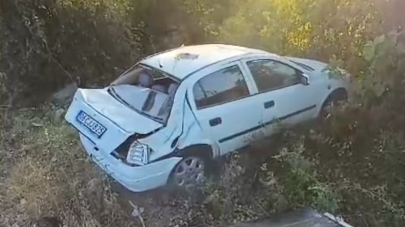 Zonguldak'ta sürücü direksiyon hakimiyetini kaybetti: Otomobil şarampole uçtu