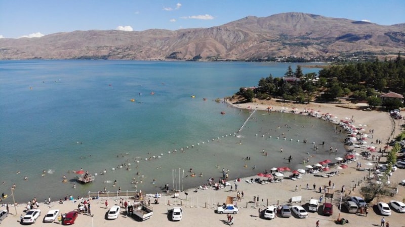 Elazığ'da yüzerken kalp krizi geçirdi