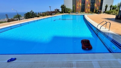 Samsun'da 4 yaşındaki çocuk akülü arabasıyla havuza düştü