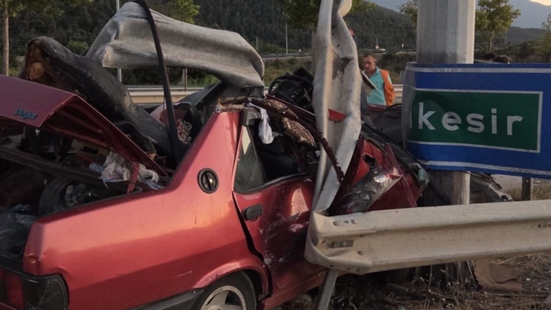 Bursa'da Kestel’de kontrolden çıkan Tofaş otomobil bariyere girdi: 1 ölü