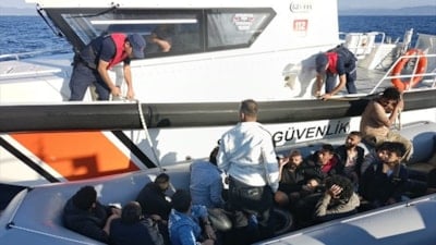 Balıkesir'de 16 kaçak göçmen yakalandı