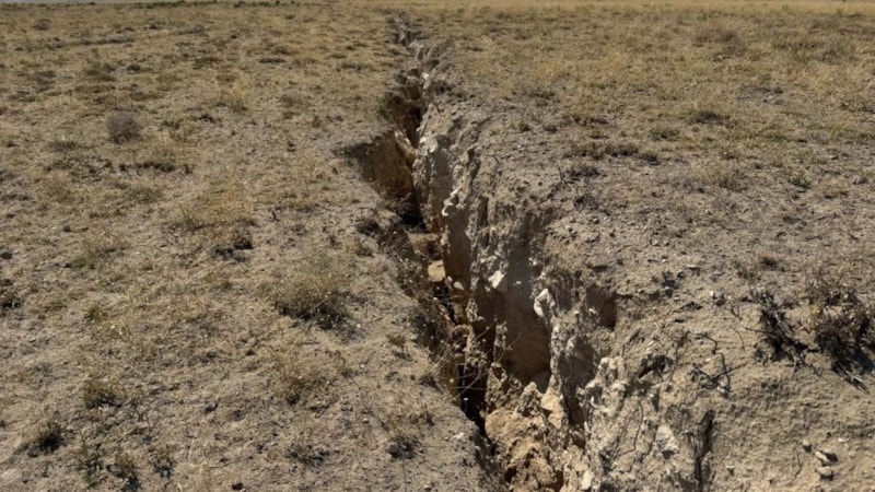 Konya'daki yüzey yarıkları mahalle ahalisini tedirgin ediyor