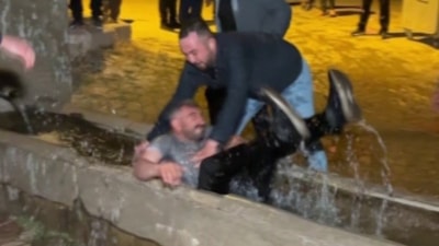 Sivas'ta geleneği yeninden hayata geçirdiler: Halaya katılmayanlar suyun içine atıldı