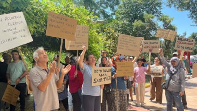 İzmir'de evlerine su verilmeyen vatandaşlar isyan etti