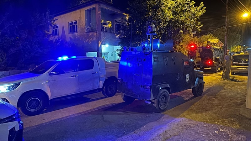 Van'da silahlı saldırıda baba öldü, 3 çocuğu yaralandı