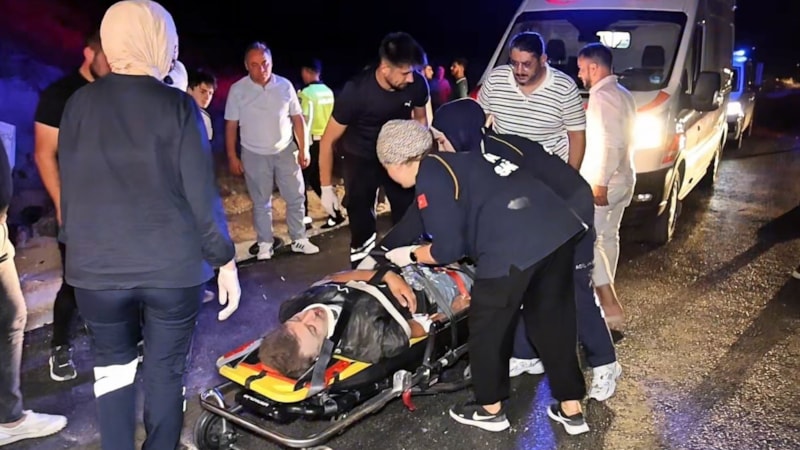 Aksaray'da araç şarampole takla attı: 2 yaralı