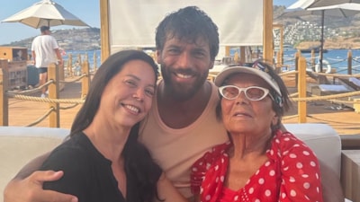 Can Yaman sevgilisi Sara Bluma ile yeni pozlar verdi! Fotoğraflara yorum yağdı