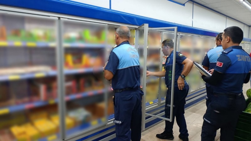 Mersin’de zincir marketlerde tarihi geçmiş ürünlere denetim