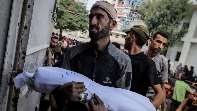 Gazze'de kadınlar ve çocuklar ölüyor