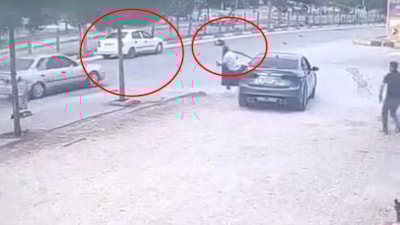 Diyarbakır'da otomobil yayaya çarptı: O anlar güvenlik kamerasında