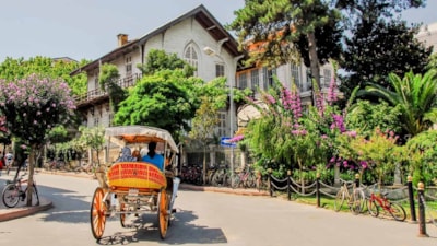 Şehirden kaçışın en güzel yolu: İstanbul Adalar rehberi