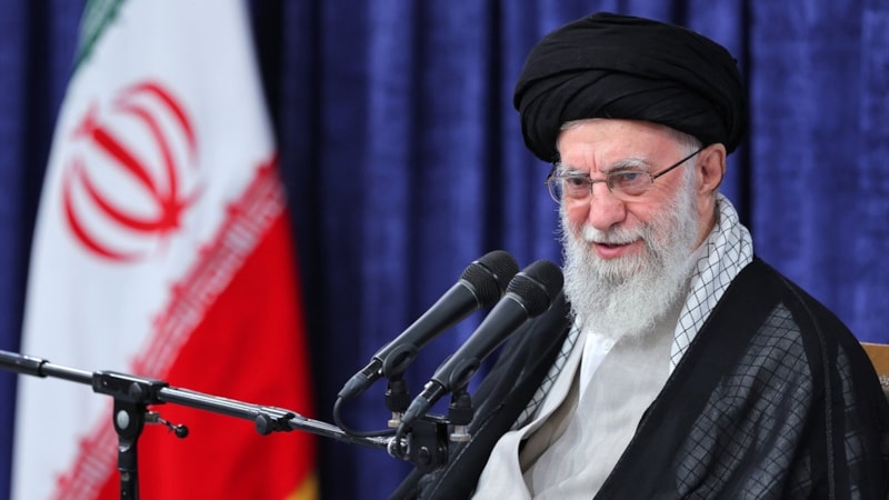 İran lideri Hamaney: ABD ve İsrail'e daha büyük darbeler indirebiliriz