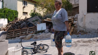İzmir'de günlerdir suları kesik olan mahalle sakinleri isyan etti: Kalıcı çözüm bekliyorlar