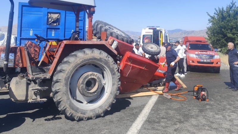 Malatya'da traktör tırla çarpıştı: 1 ölü