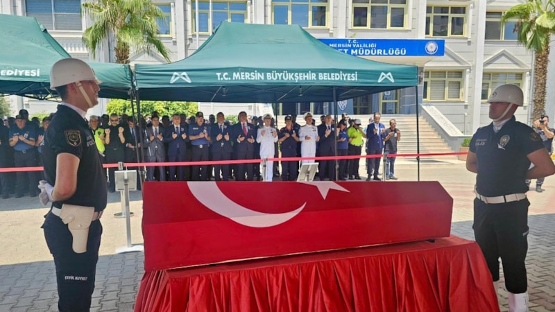 Mersin'de görevi başında kalp krizi geçiren polis memuru şehit düştü