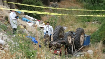 Burdur'da dereye devrilen traktörün sürücüsü hayatını kaybetti