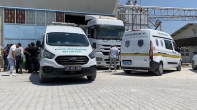 Konya'da tırdan boşaltılan yemlerin altında kalarak hayatını kaybetti