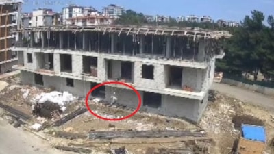 Samsun'da usta inşaattan düştü: Bacağına demir saplandı