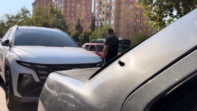 Bursa'da rastgele ateş açtı: Kurşunlar otomobillere isabet etti