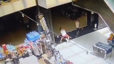 İstanbul'da esnaf kavgası güvenlik kamerasında