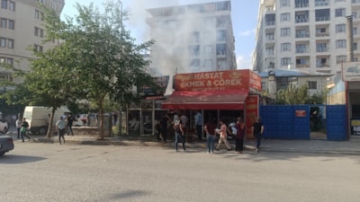 Van'da iş yerinde yangın paniği: İlk müdahaleyi vatandaşlar yaptı