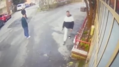 İstanbul'da kuaförde başına çizik atan arkadaşına kurşun yağdırdı