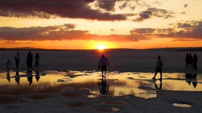 Tuz Gölü'nde gün batımı manzarası görenleri büyüledi