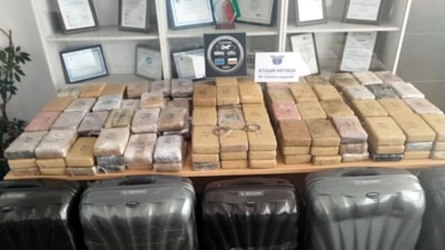 Türkiye'ye girmek üzere Bulgaristan gümrüğüne gelen cipte 205 kilo uyuşturucu ele geçirildi