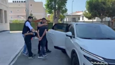 İstanbul'da kahvehaneye silahlı saldırı düzenleyen şüpheliler, yakalandı