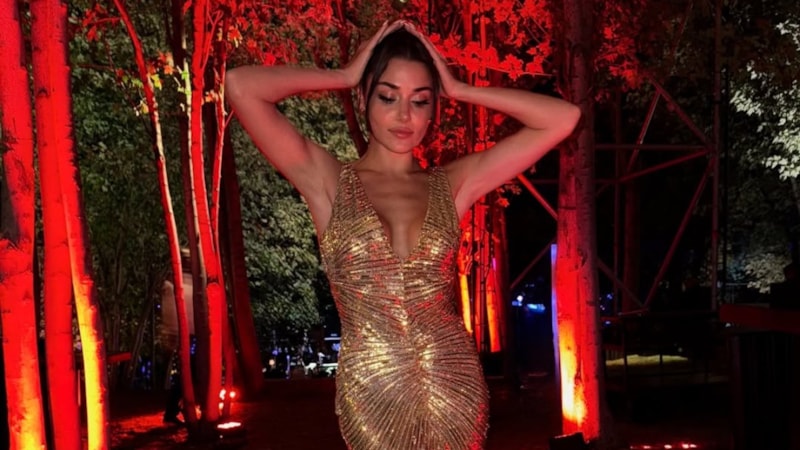 Hande Erçel düğünde! Hakan Sabancı'nın ceketiyle poz verdi