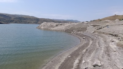 Kars'ta baraj kapağı açıldı, tarihe gömülen köy ortaya çıktı